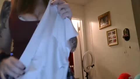 Snapshot of dimepiecexxx chatting on 01-24-25, 11:37 Sofie online show from 01-24-25, 11:37