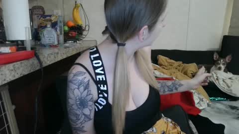 Snapshot of dimepiecexxx chatting on 02-04-25, 06:38 Sofie online show from 02-04-25, 06:38