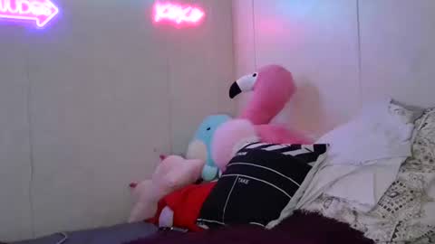 Snapshot of dimepiecexxx chatting on 09-20-25, 03:40 Sofie online show from 09-20-25, 03:40