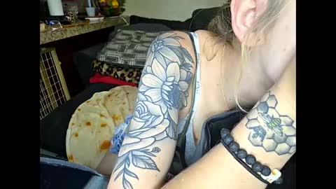 Sofie online show from 04-27-26, 10:35