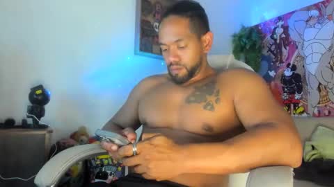 Snapshot of dimitry_muscle chatting on 10-21-25, 11:38 dimitry kyle mucle online show from 10-21-25, 11:38