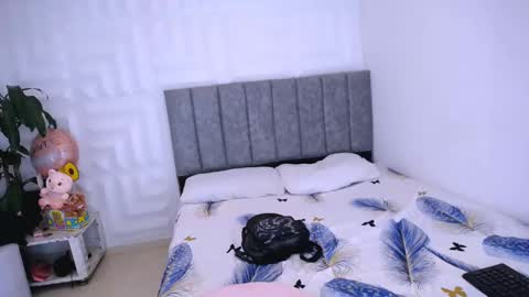 DINA online show from 01-25-25, 05:19