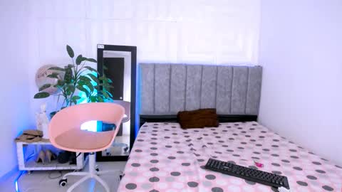 DINA online show from 09-13-25, 05:13