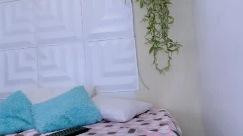 DINA online show from 04-27-26, 03:54