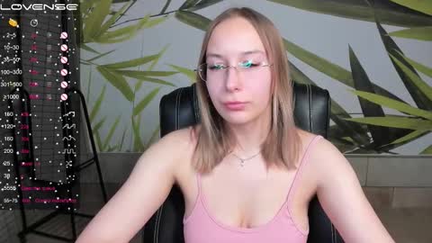 Dina online show from 03-08-26, 12:52