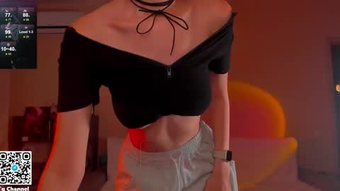 Snapshot of dindin_ chatting on 10-17-25, 12:52 Jessie online show from 10-17-25, 12:52