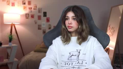 Snapshot of dinnerwithflowers chatting on 01-17-26, 01:38 Sara Connor online show from 01-17-26, 01:38