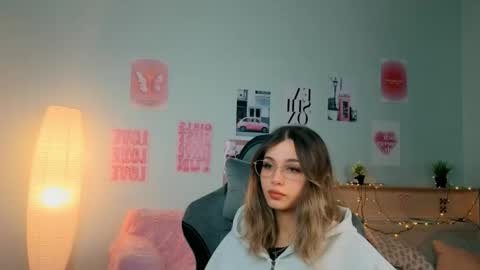 Snapshot of dinnerwithflowers chatting on 02-01-26, 02:15 Sara Connor online show from 02-01-26, 02:15