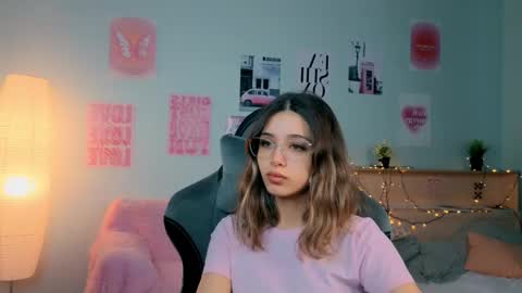 Snapshot of dinnerwithflowers chatting on 02-02-26, 12:48 Sara Connor online show from 02-02-26, 12:48