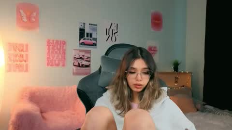 Snapshot of dinnerwithflowers chatting on 02-17-26, 01:07 Sara Connor online show from 02-17-26, 01:07