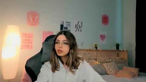 Snapshot of dinnerwithflowers chatting on 03-13-26, 01:18 Sara Connor online show from 03-13-26, 01:18