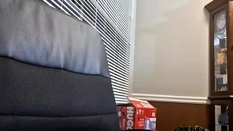 Snapshot of dinokat69 chatting on 10-18-25, 03:20 Dinokat online show from 10-18-25, 03:20