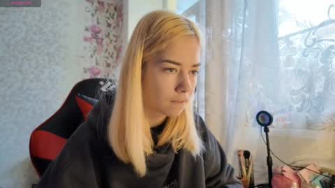 dinorahmroczkowski online show from 10-11-25, 07:18
