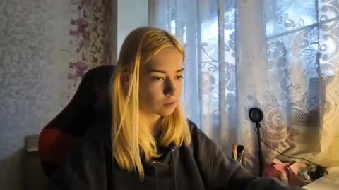 dinorahmroczkowski online show from 10-15-25, 07:30