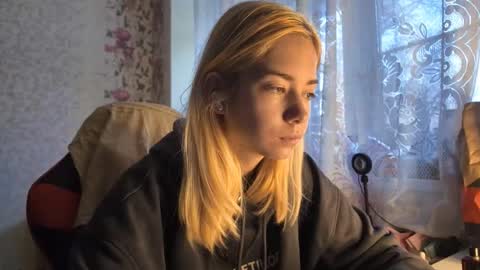 dinorahmroczkowski online show from 10-17-25, 07:11