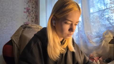 dinorahmroczkowski online show from 10-20-25, 07:20