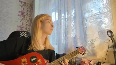 dinorahmroczkowski online show from 10-22-25, 07:19
