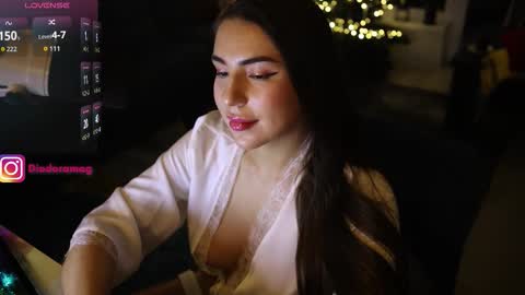 Diodora Magenta online show from 12-14-25, 05:40