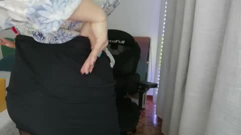 Snapshot of diosa_cadenas chatting on 10-22-25, 08:08 Anglica A online show from 10-22-25, 08:08