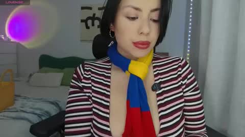 Snapshot of diosa_cadenas chatting on 11-19-25, 06:52 Anglica A online show from 11-19-25, 06:52