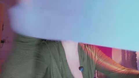 Snapshot of diosa_cadenas chatting on 12-15-25, 09:30 Anglica A online show from 12-15-25, 09:30