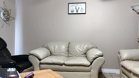 Snapshot of dipstik11 chatting on 09-17-25, 10:22 DIPSTIK online show from 09-17-25, 10:22