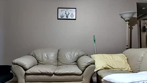 Snapshot of dipstik11 chatting on 09-18-25, 05:04 DIPSTIK online show from 09-18-25, 05:04