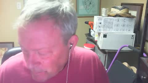 Snapshot of dirkpitt223 chatting on 12-12-24, 10:20 DirtkPitt Fun guy working online show from 12-12-24, 10:20