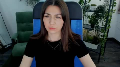 Snapshot of dirosee chatting on 05-22-26, 05:58 Di online show from 05-22-26, 05:58
