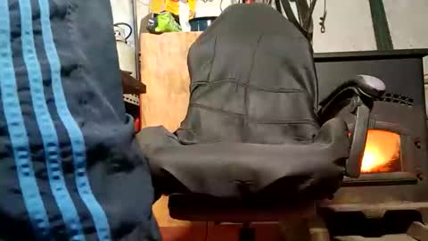 dirtmcgirt82 online show from 12-18-24, 06:43