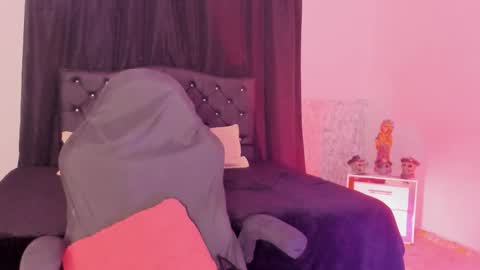 Violet online show from 12-22-25, 05:04