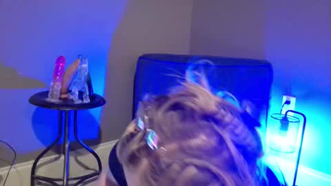 Snapshot of dirtydaisy1998 chatting on 03-04-25, 07:30 Daisy Wylde online show from 03-04-25, 07:30