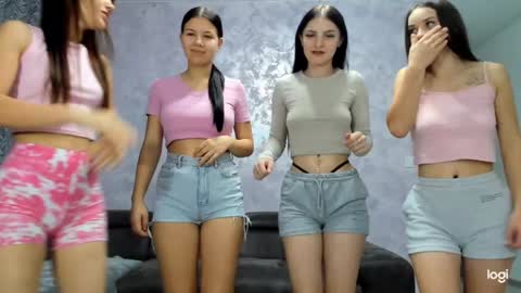 Gyna    Josie    online show from 10-04-25, 10:52