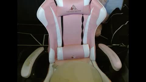 Snapshot of dirtylexa31 chatting on 12-14-25, 05:07 LEXA online show from 12-14-25, 05:07