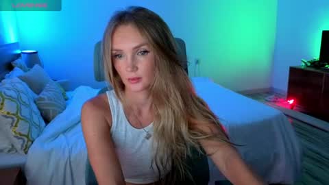 Snapshot of disney__princess chatting on 06-09-26, 11:44 JASMINE online show from 06-09-26, 11:44