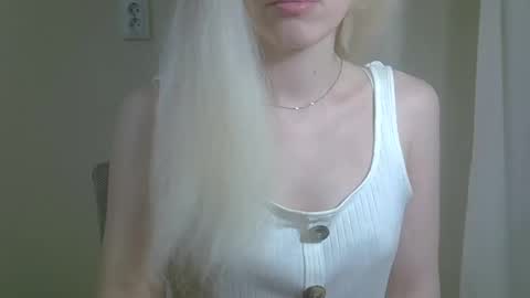 DitaMilton online show from 09-26-25, 07:40