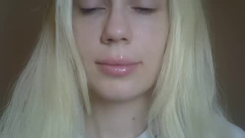 DitaMilton online show from 04-22-26, 08:43