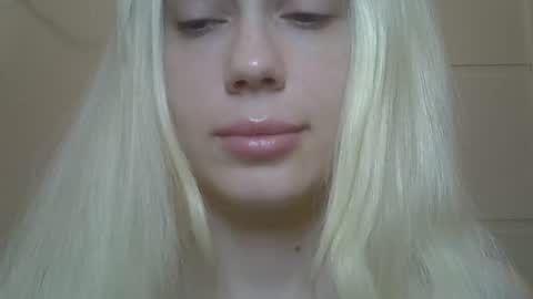 DitaMilton online show from 04-26-26, 07:22