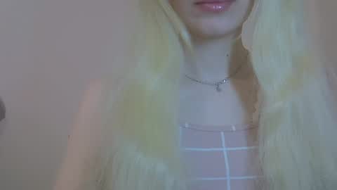 DitaMilton online show from 04-27-26, 08:40