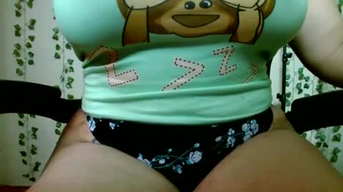 Snapshot of divadirty chatting on 02-07-25, 12:06 Mari online show from 02-07-25, 12:06