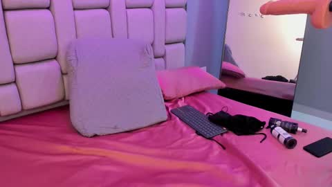 Snapshot of divine_sin chatting on 11-11-25, 07:58 divine_sin online show from 11-11-25, 07:58