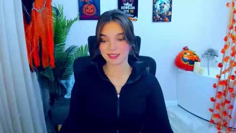 Snapshot of divineamour chatting on 10-28-25, 03:04 Hannah online show from 10-28-25, 03:04