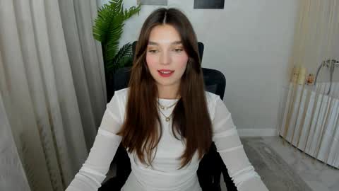 Snapshot of divineamour chatting on 11-18-25, 12:31 Hannah online show from 11-18-25, 12:31