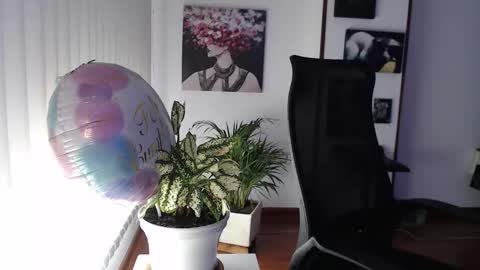 Hera online show from 12-22-25, 12:02