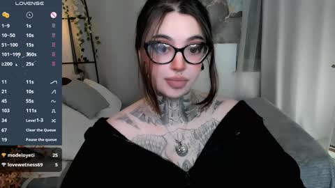 dixipixi_ online show from 04-23-26, 06:03