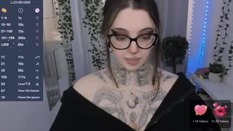 dixipixi_ online show from 04-30-26, 05:47