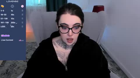 dixipixi_ online show from 06-13-26, 05:38
