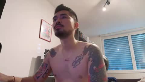 Snapshot of dixonhuang chatting on 11-14-25, 02:05 D online show from 11-14-25, 02:05