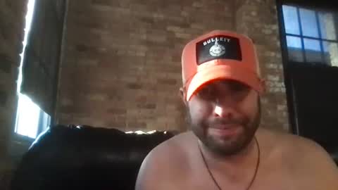 Snapshot of dj_chaterbate chatting on 10-11-25, 01:20 DJ Chaterbate online show from 10-11-25, 01:20