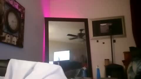 Snapshot of dj_firewokz chatting on 11-21-25, 02:43 dj_firewokz online show from 11-21-25, 02:43